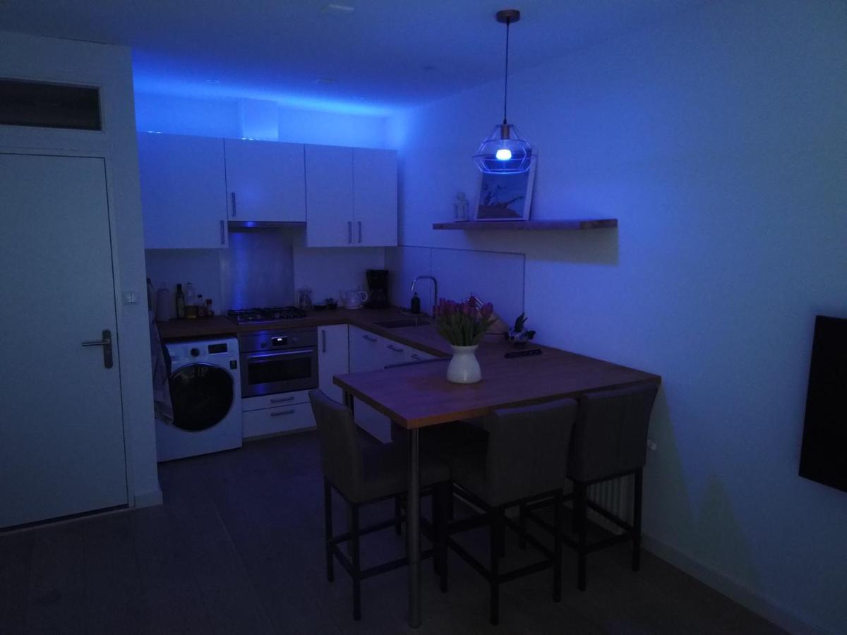2-Room Apartment + 2 E-Bikes Алкмаар Екстериор снимка